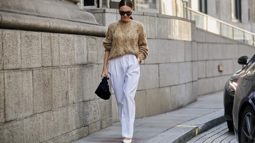 7 pantalones blancos de Zara con los que vas a conseguir un look espectacular con tops, camisas e incluso con bikini