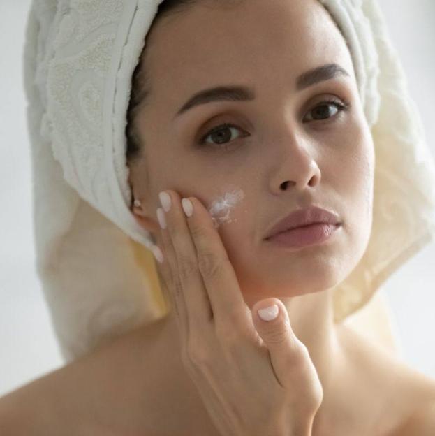 Cinco cremas buenas y eficaces que eliminan miliums de la cara