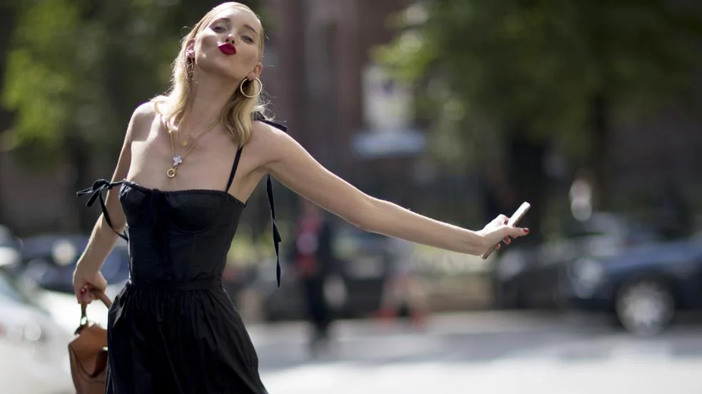 Lencero, punto: los vestidos midi negros son la tendencia más fuerte de las nuevas colecciones | Mujer Hoy