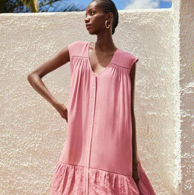 El vestido que sienta bien en todas las tallas acaba de llegar a Lefties en dos tonos muy apetecibles