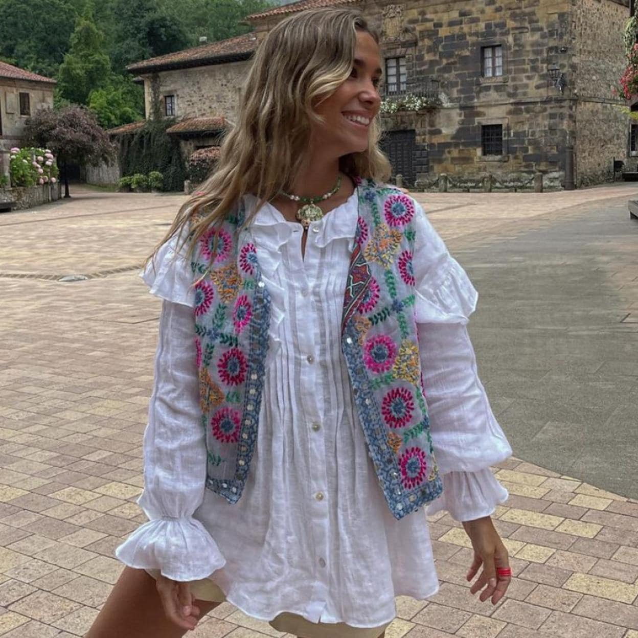 Agotada y sin lista de espera: dónde cómo la blusa blanca romántica de las de Zara que arrasa en Instagram | Mujer Hoy