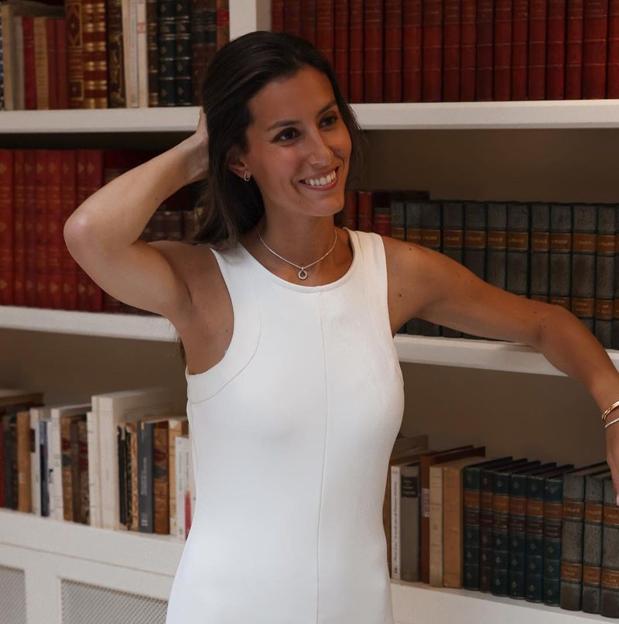 Ana Boyer confirma que el vestido largo es el favorito del verano y arrasa en Instagram con uno muy ponible y rejuvenecedor