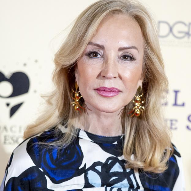 De crochet y a rayas, así son los pantalones de Zara (muy rejuvenecedores) con los que Carmen Lomana ha triunfado en Instagram