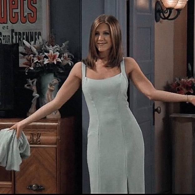 El icónico vestido noventero (con el color de la temporada) de Jennifer Aniston en Friends tiene una copia que puede ser tuya ya mismo