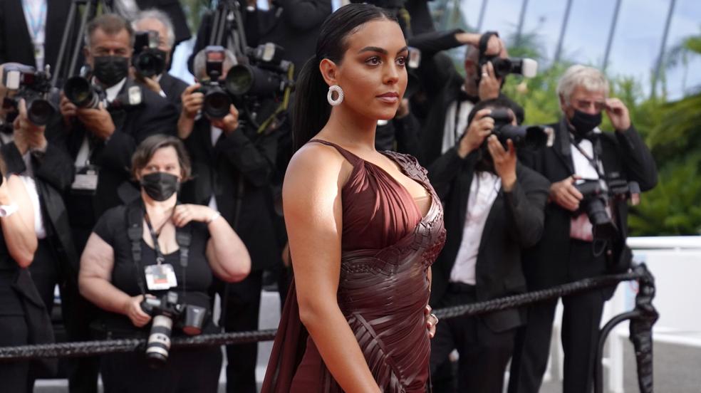 Georgina Rodríguez, protagonista de la alfombra roja del Festival de Cine de Cannes 2021 con un original vestido