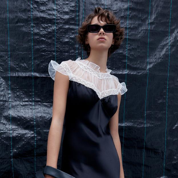 El capricho que te mereces para terminar el verano es el vestido lencero de Uterqüe que va a ser la envidia de tus amigas