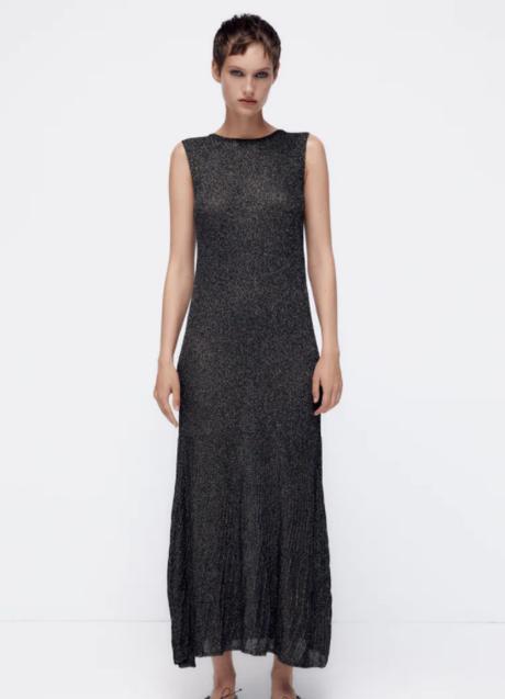 Sollozos perder Separar El vestido de hilo metalizado de Zara que cuesta menos de 30 euros y te va  a solucionar tus looks nocturnos del final del verano | Mujer Hoy