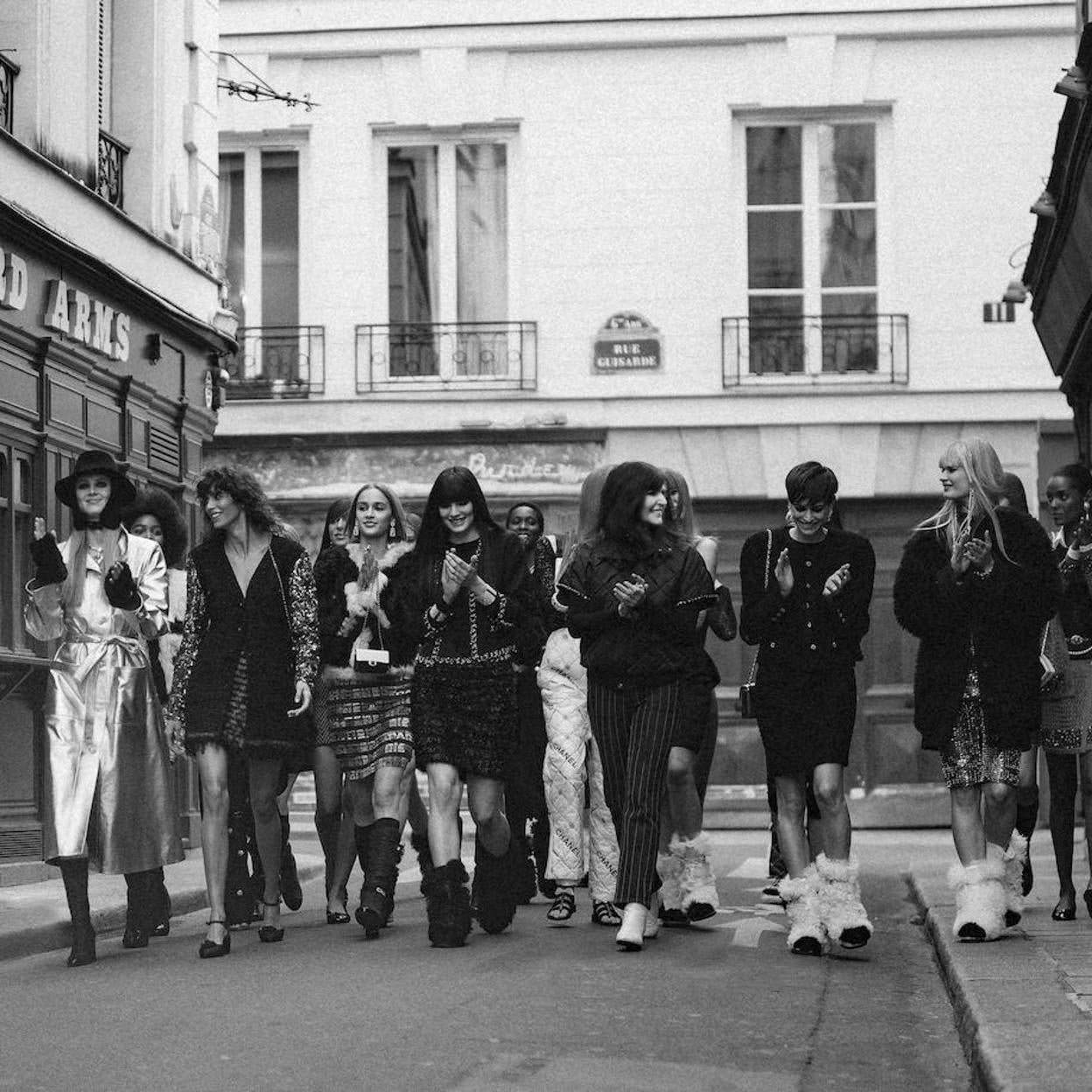 Pincha en la foto del último desfile de Chanel para ver nuestros looks favoritos de la nueva colección de Uterqüe/imaxtree