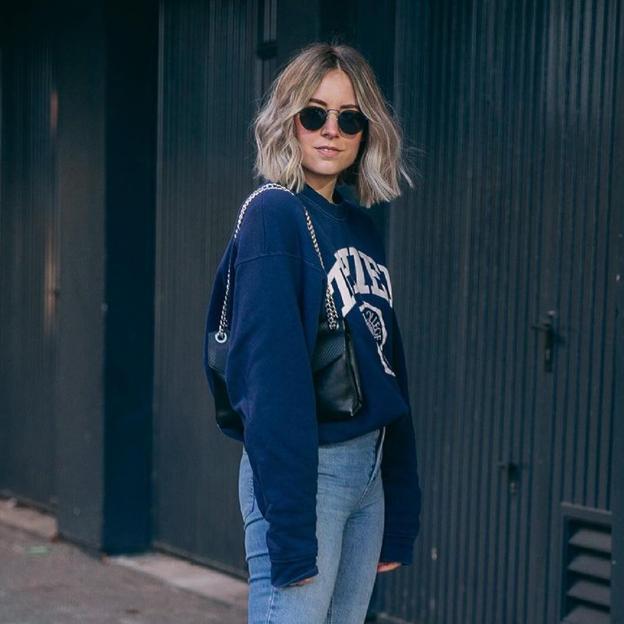 La sudadera estampada de Lefties que cuesta menos de siete euros y está disponible en cuatro colores se va a convertir en tu favorita para los looks casual