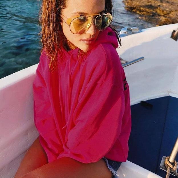 No hay nada más práctico que estas sudaderas sin capucha: con vaqueros y pantalones de traje