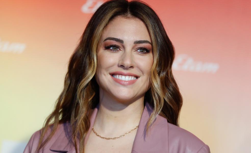 El cambio de look Blanca Suárez para despedir el verano: sorprende pasándose al castaño más oscuro que ha llevado (con extensiones incluidas)