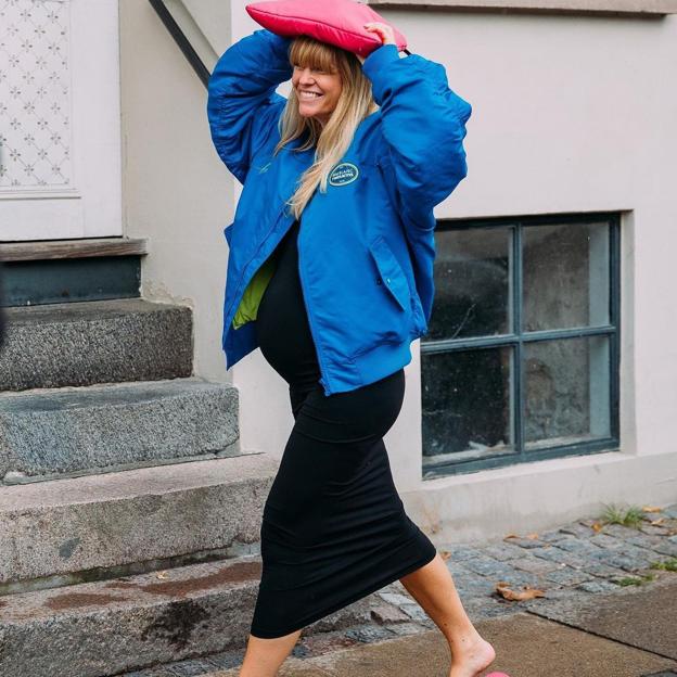 Hemos encontrado el vestido con sello Made in Spain más rejuvenecedor del verano que favorece a cualquier edad y resalta las pieles bronceadas