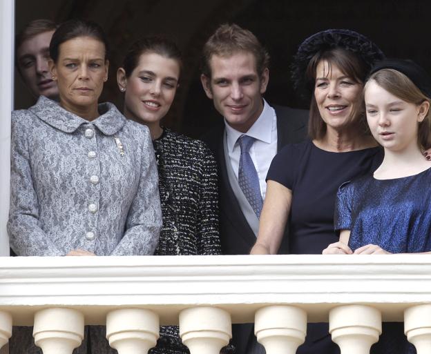 La Pricesa Carolina en una imagen de archivo con sus cuatro hijos y su hermana Estefanía.