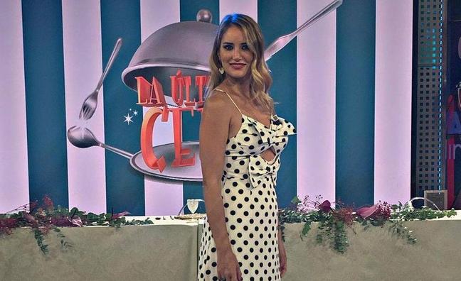 Lo que necesitas para triunfar esta temporada es un vestido de lunares y Alba Carrillo lo demuestra: bonito, cómodo y súper rejuvenecedor