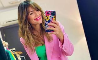 Rosa y verde con blazer y top, la combinación ganadora (y fácil de copiar) de Nuria Roca para conseguir un look de diez