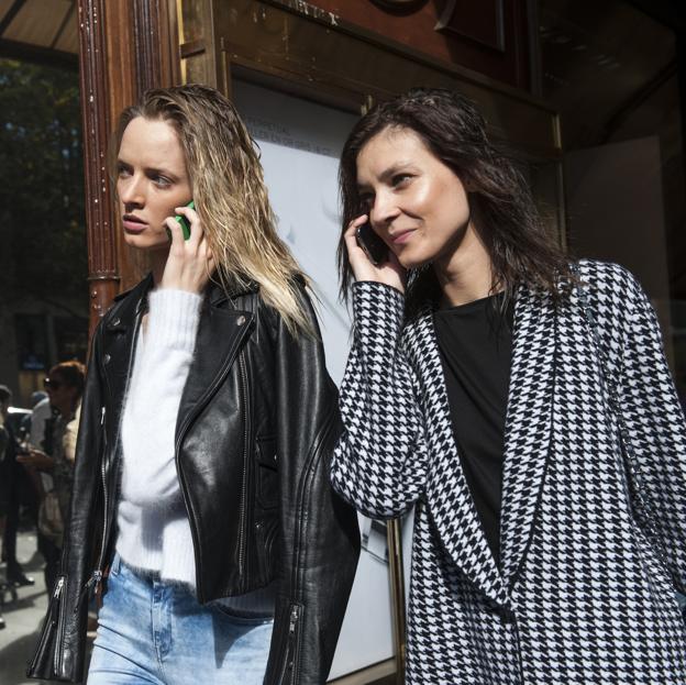 La colección pata de gallo de Uterqüe lleva tu estampado favorito a las prendas que más te vas a poner este otoño