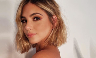 El eyeliner naranja agranda los ojos, abre la mirada y te quita 10 años de encima, como demuestra Andrea Duro con este espectacular look de maquillaje que se ha hecho viral en Instagram