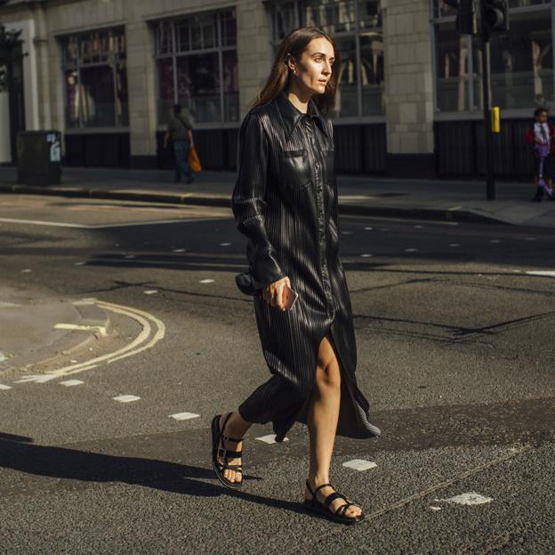 Ya tenemos vestidos favoritos para la nueva temporada, son camiseros y quedan de lujo con botas