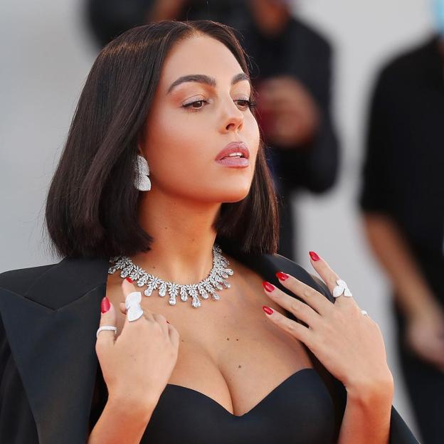 Georgina Rodríguez deslumbra con el corte de pelo bob clásico que adoran las famosas y que sienta de maravilla a todos los rostros