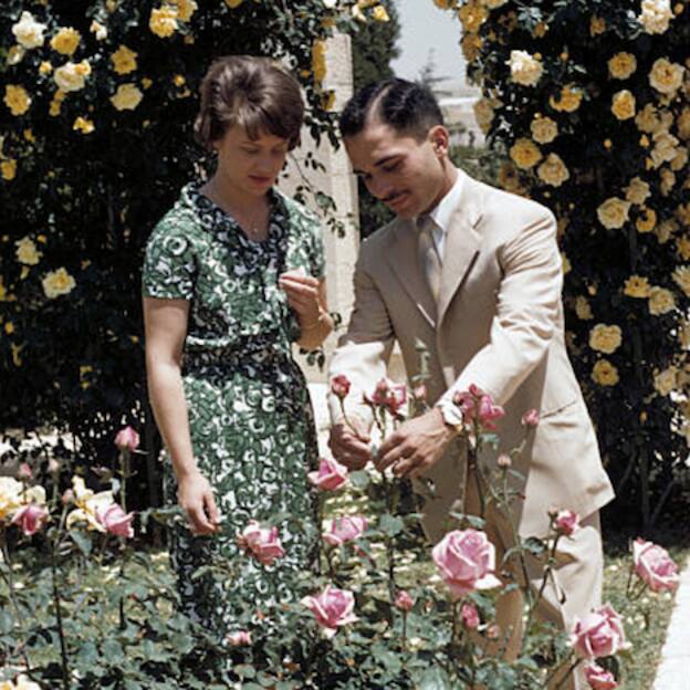 El escandaloso romance del rey Hussein de Jordania con una actriz de Hollywood que terminó en drama: espías, una fiesta y un asesinato