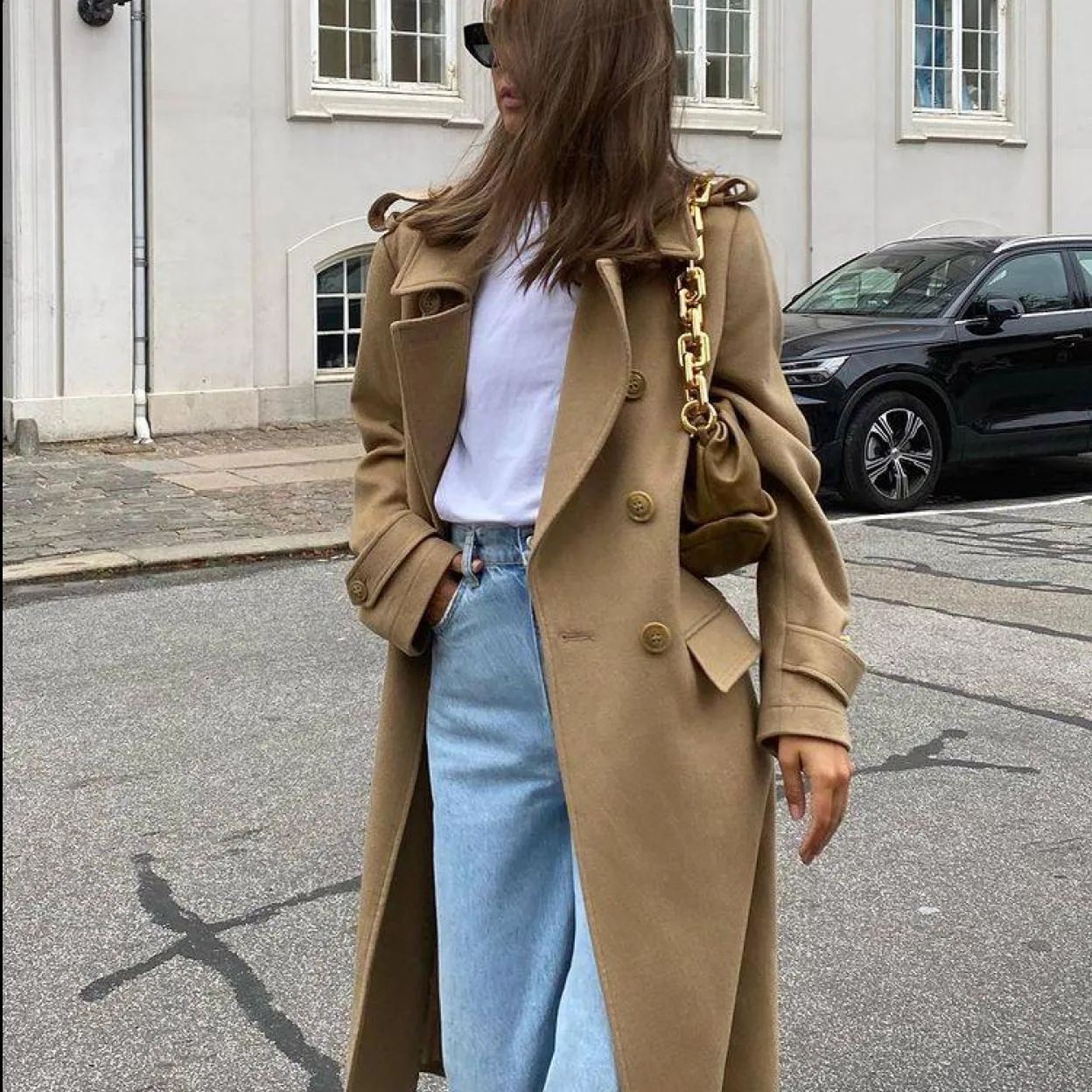 Así se lleva el infalible abrigo camel, un básico en tus looks de otoño-invierno y H&M los todos, los clásicos a las tendencias | Mujer Hoy