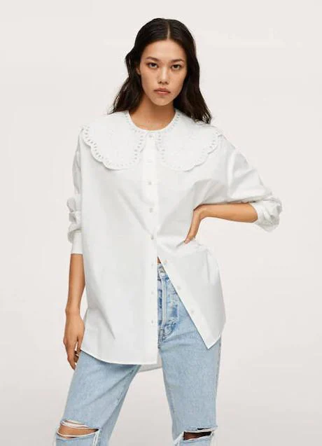 La blusa de Mnago cuesta 29,99 €