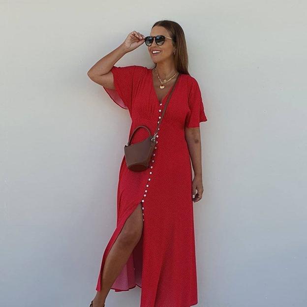 Un vestido rojo de Mango, el look de Paula Echevarría con el que tú también presumirás de bronceado tras las vacaciones
