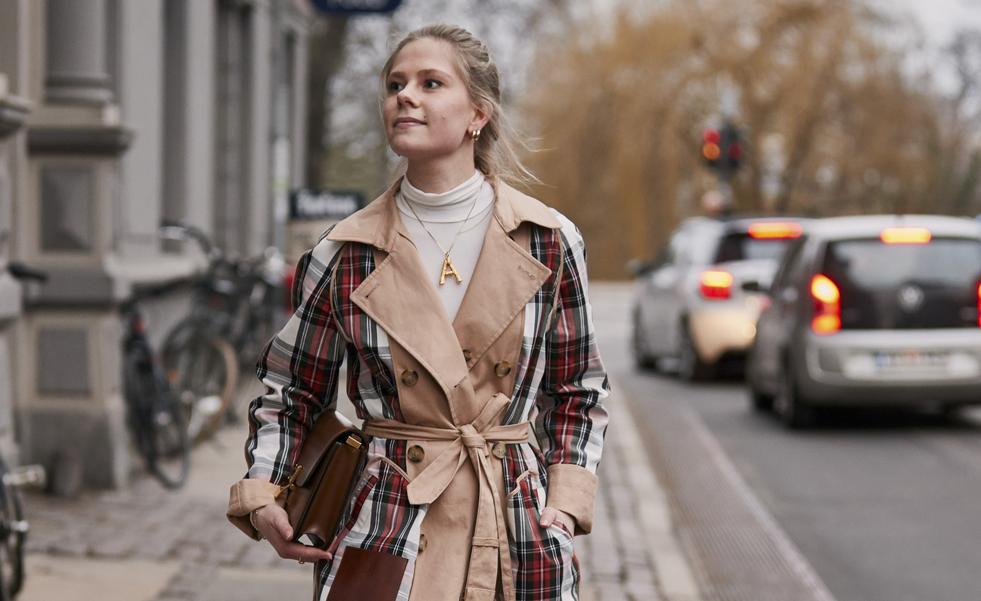 Contraste o estampado: el trench más original de la temporada está en Bershka y es ideal para poner estilo en tus looks en los días de lluvia