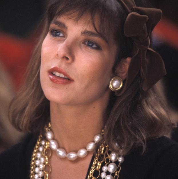 El flequillo desfilado por encima de las cejas de Carolina de Mónaco es el cambio de look rejuvenecedor que queremos estrenar este otoño