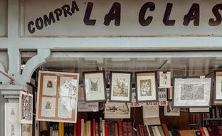 Destino Madrid: el placer de perderse (con mascarilla) en una Feria del Libro que cumple 80 años