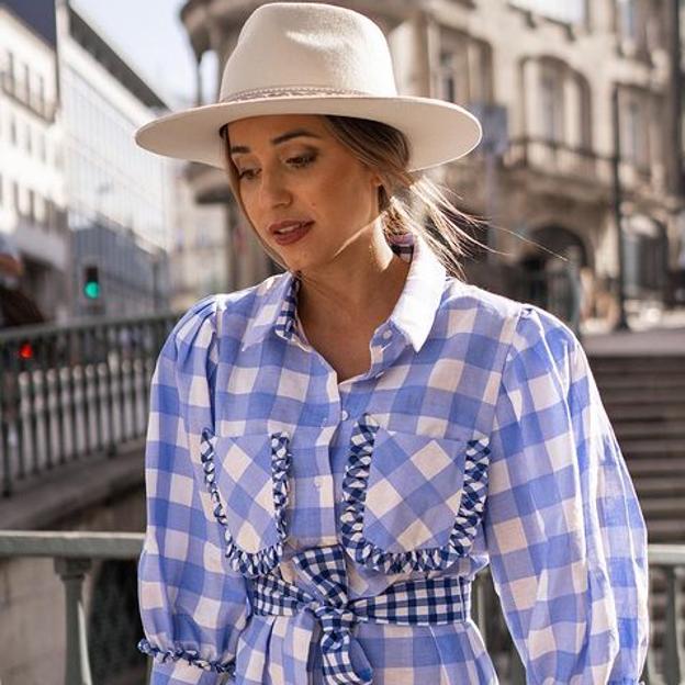 El original (y rebajado) vestido de Uterqüe con el que triunfar y conseguir un look fácil, de diez y que sienta de maravilla