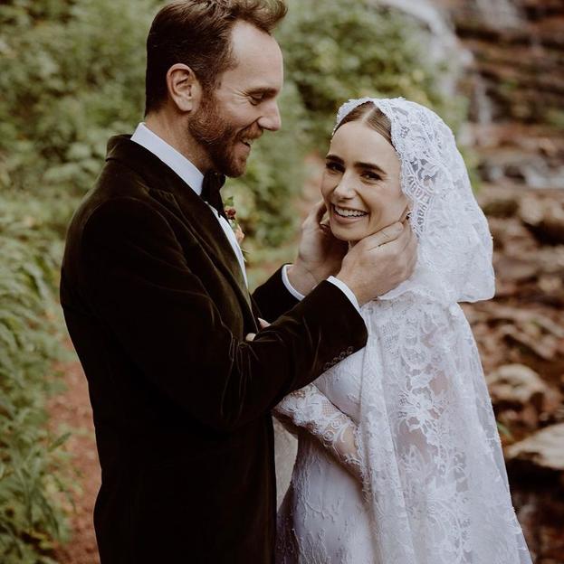 El impresionante vestido de novia de Lily Collins en su boda sorpresa que va a inspirar los looks de boda más románticos este otoño