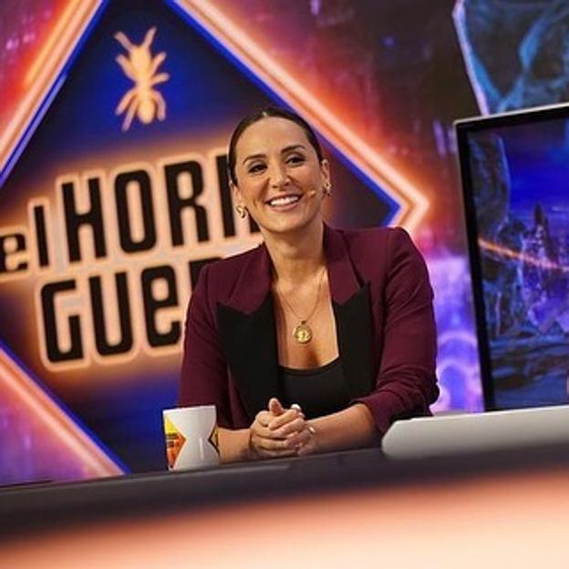 Tamara Falcó tiene el traje made in Spain que necesitamos para derrochar estilo en la oficina (o para ser la invitada más elegante en una boda de otoño)