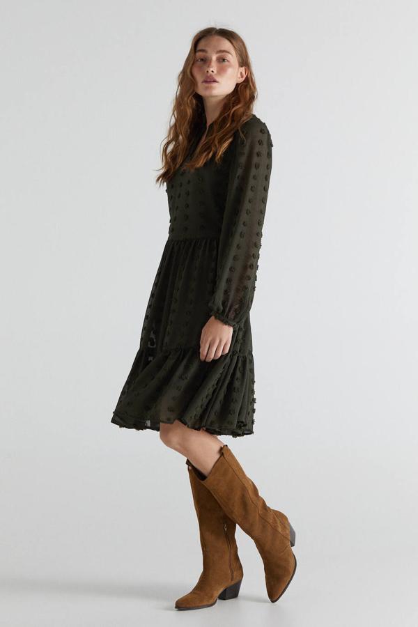 Casual, rejuvenecedora y sostenible: así es la nueva colección de Cortefiel que vas a querer llevar tanto a la oficina como el fin de semana