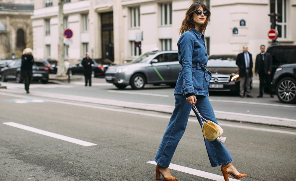 Si buscas un total look denim impecable no te puedes perder la camisa y los vaqueros que acaban de llegar a Uterqüe