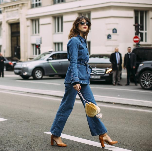 Si buscas un total look denim impecable no te puedes perder la camisa y los vaqueros que acaban de llegar a Uterqüe