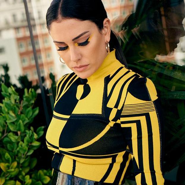 Sombras amarillas y eyeliner de infarto: el maquillaje de Blanca Suárez es una fantasía