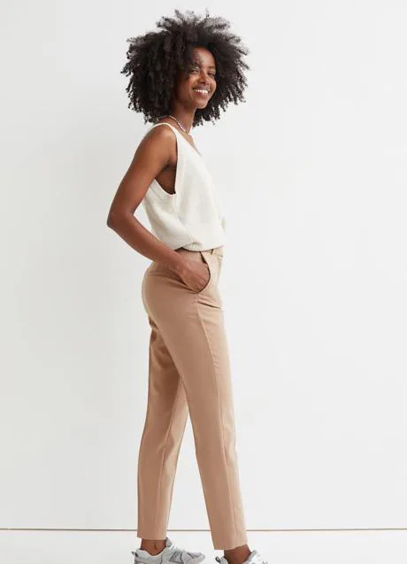 Tres pantalones de H&M que favorecen un montón, combinan genial con todo ¡y son aptos ir a la oficina! | Mujer Hoy