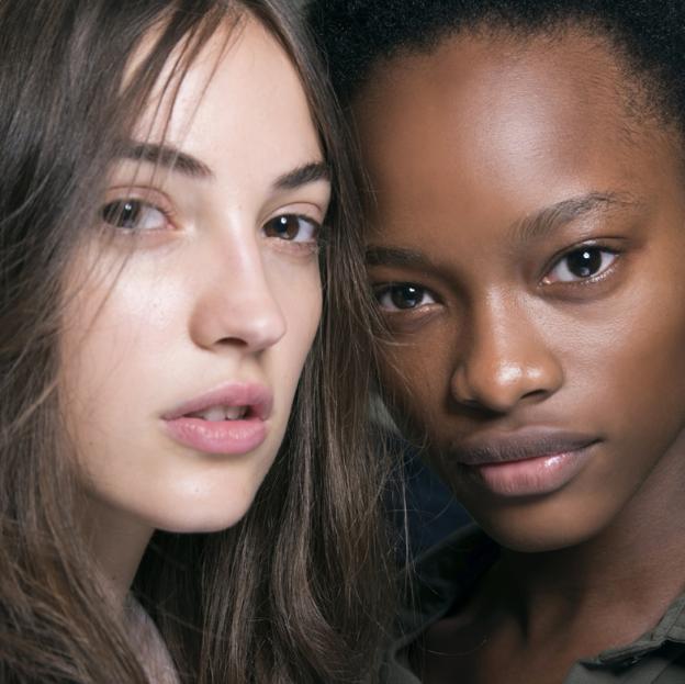 Esta crema hidratante con péptidos enamora a las mujeres con piel seca porque estimula el colágeno