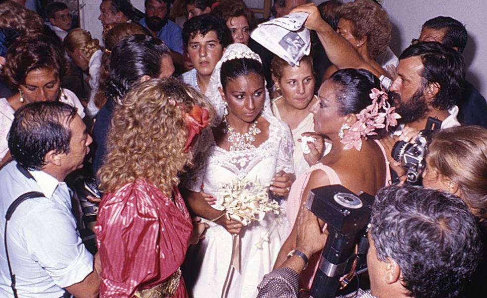 Elena Furiase se casa: de la boda secreta de Lola Flores y el Pescaílla al «si me queréis irse» de Lolita, así han sido las (polémicas) bodas de los Flores