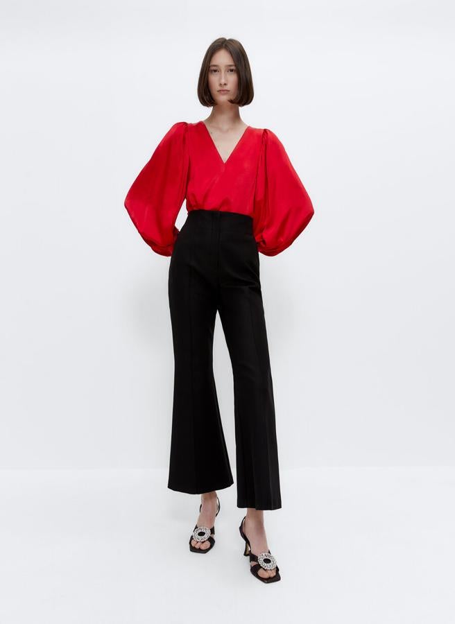 Si tú también te resistes a los tonos de la temporada no te pierdas las camisas de Uterqüe que van poner color a tus looks