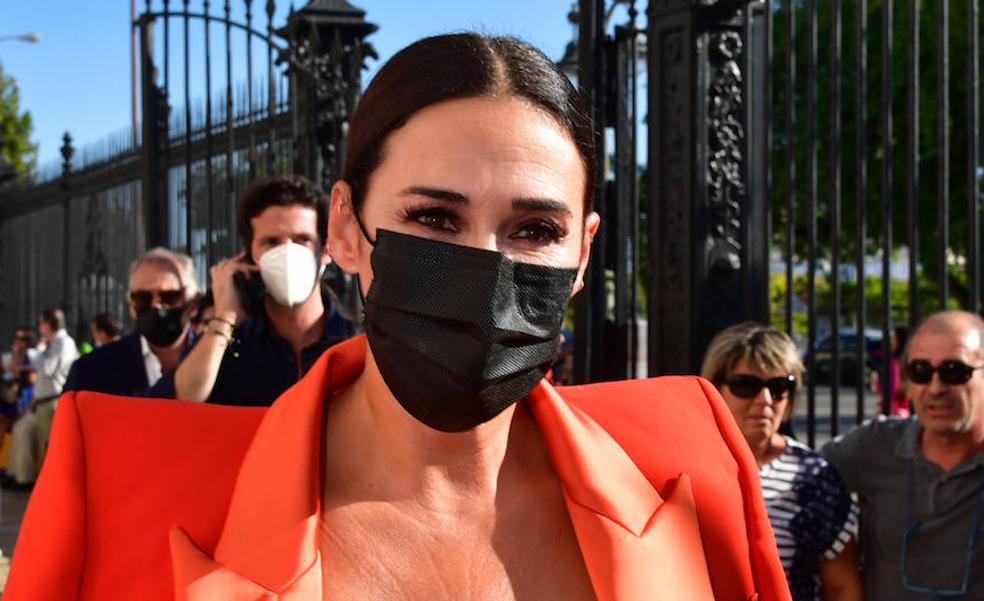 Negro y con un toque de color: así es el favorecedor look con el que ha triunfado Vicky Martin Berrocal