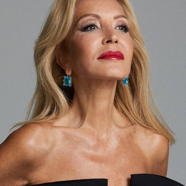 La colección de joyas diseñada por Carmen Lomana es perfecta para dar un toque de color a tus looks más elegantes