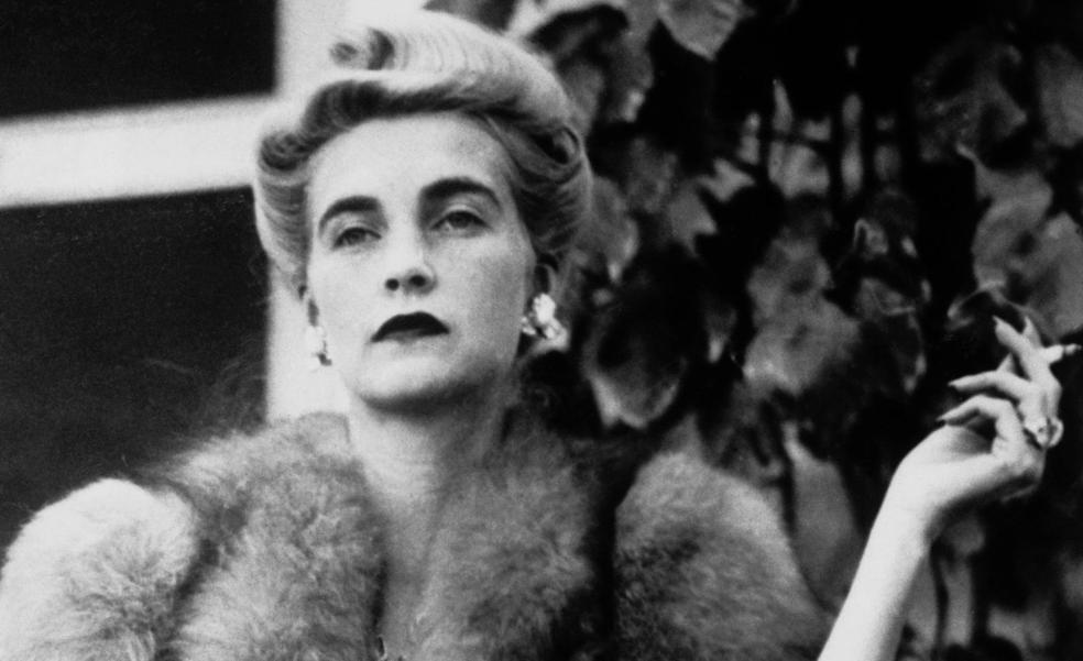 La triste historia de Barbara Hutton, la mujer más rica del mundo en los años cincuenta que se casó con Cary Grant y acabó sola y arruinada