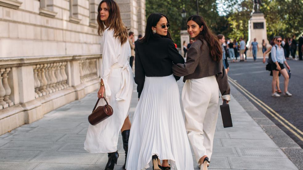 10 vestidos blancos muy favorecedores (y low cost) para rejuvenecer tus looks de otoño a los 30 y a los 50