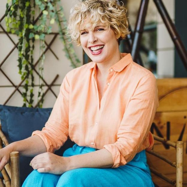 El tinte mezcla de rubor e iluminador con efecto buena cara que usan las influencers para resaltar sus mejillas y labios