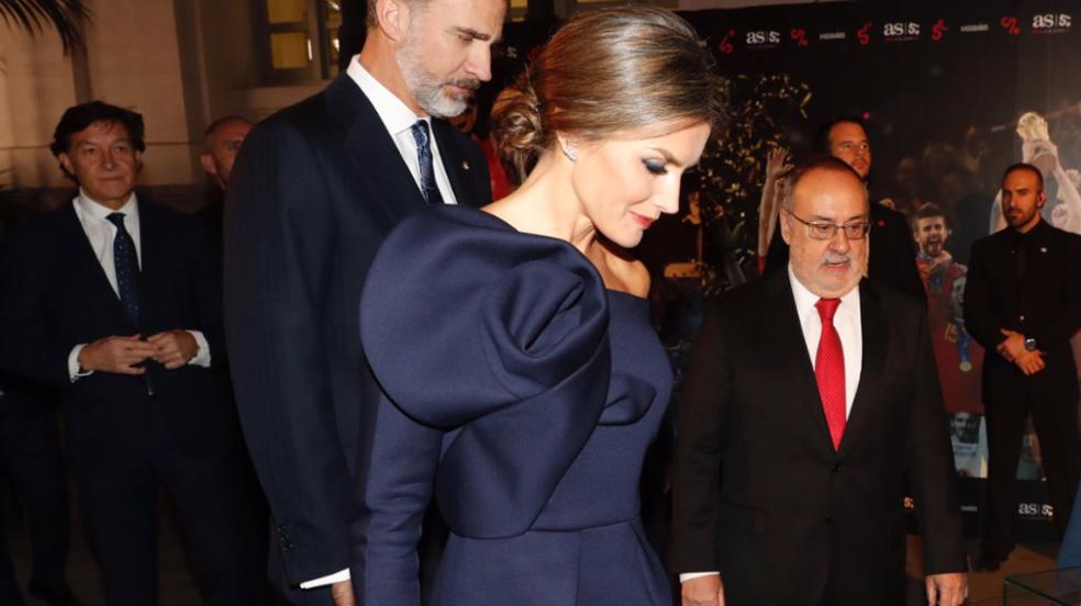 Los vestidos made in Spain más impresionantes que podría estrenar la Reina Letizia este otoño