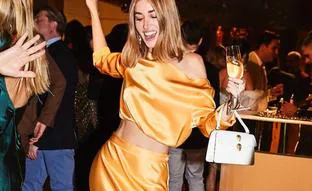 Estas prendas naranja de Uterqüe y Zara demuestran lo bien que sienta en tus looks el color tendencia de 2021