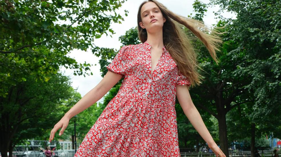 Así son los 13 vestidos con estampado floral que triunfan este otoño y que no te puedes perder