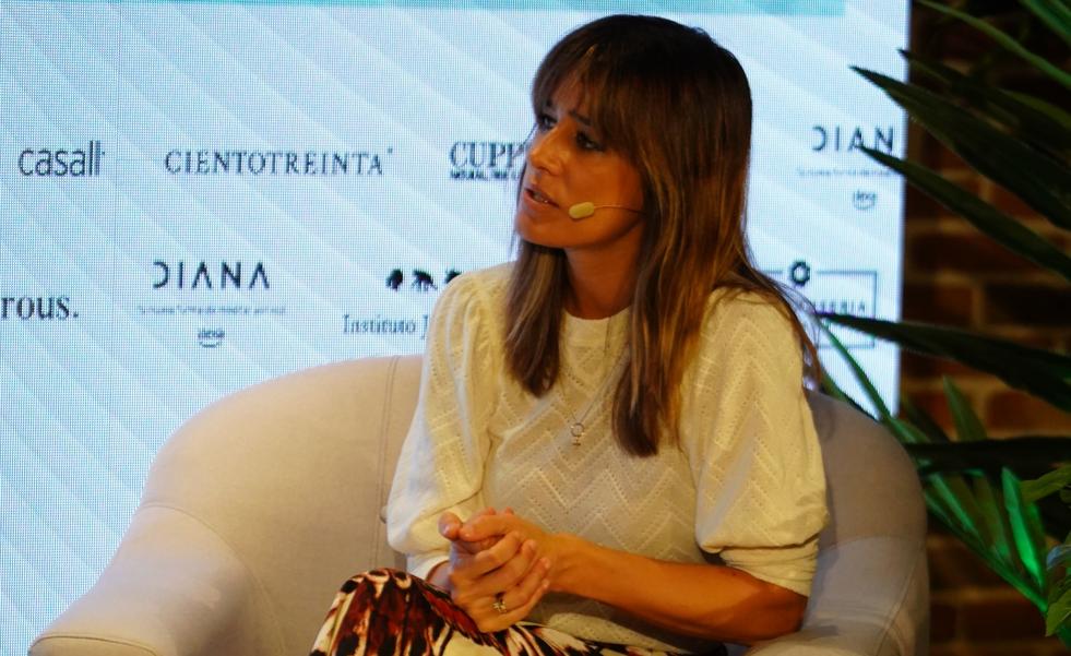 La periodista Isabel Jiménez presenta su libro 'Y tú, ¿qué harías para salvar el planeta?' en el Mercedes-EQ Welife Festival: «Hay muchas cosas por hacer, pero el problema del plástico es reversible»